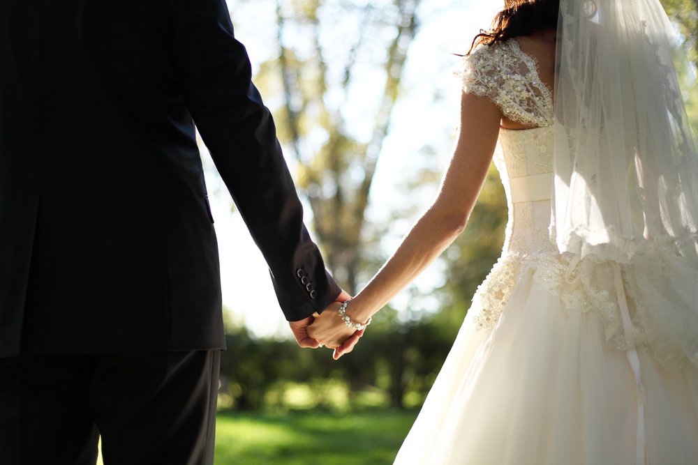6 Common Wedding Traditions That Have Historical Significance